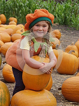 Girl pumpkin costume2