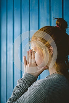 Girl put her hands on his nose.