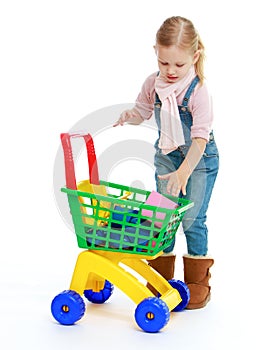 Girl puts shopping cart.