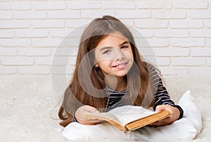 Girl Read Book