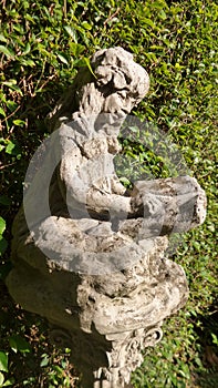 Girl reading book sculpture in the gsrden