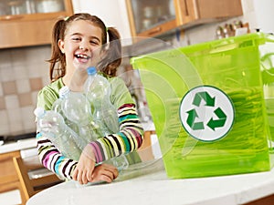 Recyklácia plastický fľaše 