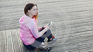 Girl rewritten with her smartphone