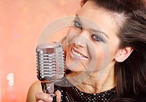 Girl singing in retro mi