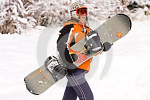 Girl - snowboarder