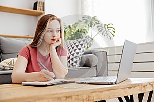 girl studies online at home