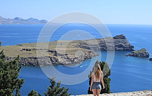 girl tourist dress looks sea top mountain