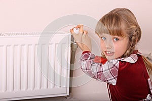 Girl try open thermostat. Crisis.