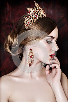 Girl wearing tiara and sparkling jewlery.