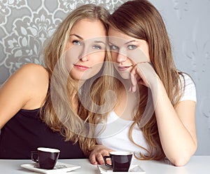 Girls girlfriends fissile secrets over coffee