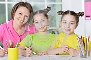 Girls with mother on lesson of art