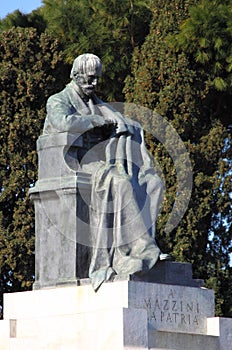 Giuseppe Mazzini statue