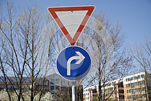 Give way and turn right sign