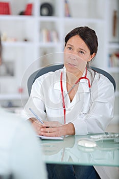 Giving advise to patient