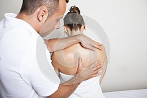 Giving a spine massage