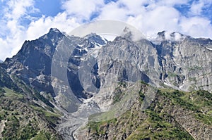 Glacial peaks of Himalayas visible from Leh Manali highway leading to Rohtang La