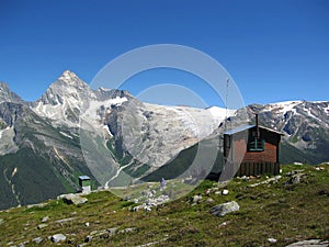 Glacier National Park, Selkirk Mountains, Alpine Hut on Abbott Ridge with Illecillewaet Glacier, British Columbia, Canada