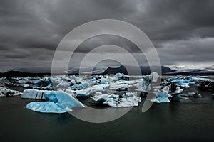 Glaciers floating in the JÃ¶kulsÃ¡rlÃ³n lagoon in the south-east of Iceland