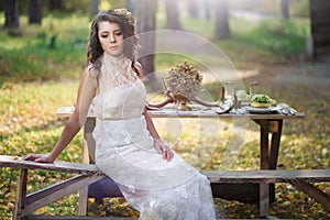 Glamorous pink wedding table decoration.