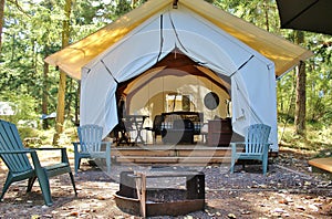 Glamping cabin in the woods