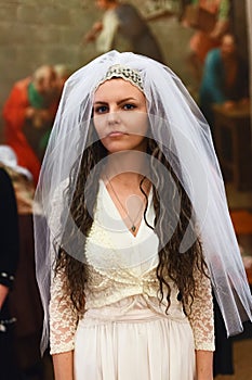 Glans: bride in wedding dress