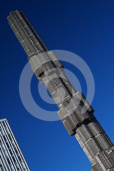 Glas obelisk sculpture and sky