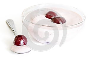 Glass bowl with Yogurt and cherries