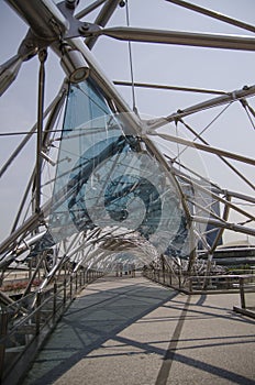 Glass ceiling footbridge with metal structures