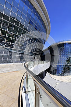 glass curtain wall construction