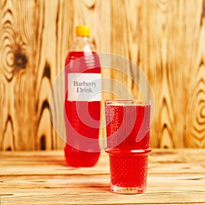Bicchiere pieno da scintille lilla bere domestico autentico ricetta 