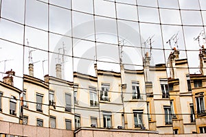 Glass wall with reflextion of opposits situated building