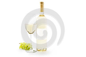 A glass of white wine and fresh grapes