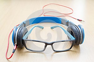 Glasses and headphone
