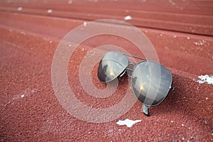 Glasses that are placed on the roof tiles of the house by reflecting the morning view.