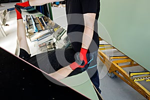 The glazier places the mirror top on a professional table in the Glass Factory