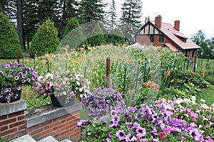 Glensheen Congdon Mansion gardens