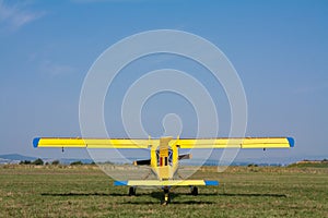 Glider towing airplane