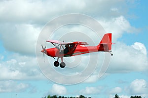 Glider towing plane landing