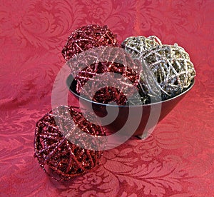 Glitter staw balls in a gold bowl