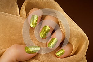 Glittered green nails manicure