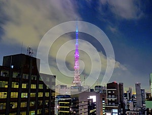 Globo digital broadcast antenna in Jardins District. 8 seconds of exposure. High dynamic range.