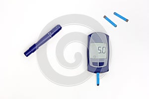 Glucometer with 5.0 result on display