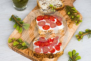 Gluten free bread with cherry tomato and spruce branche