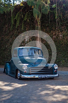 GMC 100 truck displayed on Hotrodiningrat classic car show