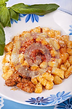 Gnocchi with meat sauce, flour aproteica