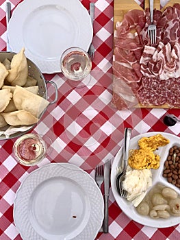 Gnocco Fritto ed affettati in una trattoria in provincia di Milano