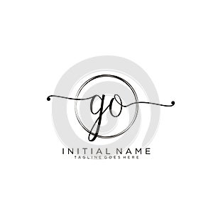 GO Initial handwriting logo with circle