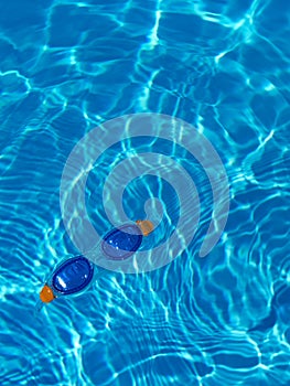 Goggles floating in a swimmingpool