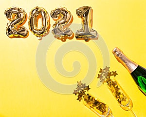 2021 gold balloons and Champagne bottle and flute glasses