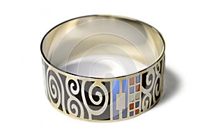 Gold bangle with pattern